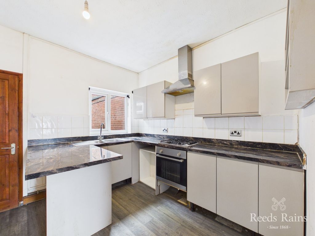 Property photo 2 of 14 Kitchen