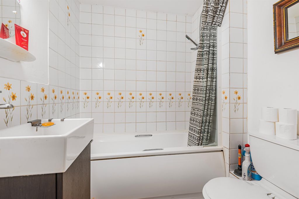 Property photo 3 of 7 Bathroom