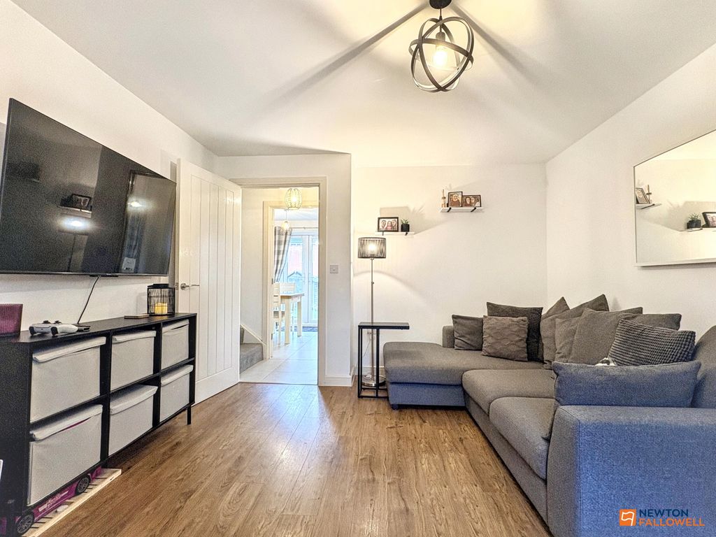 Property photo 2 of 27