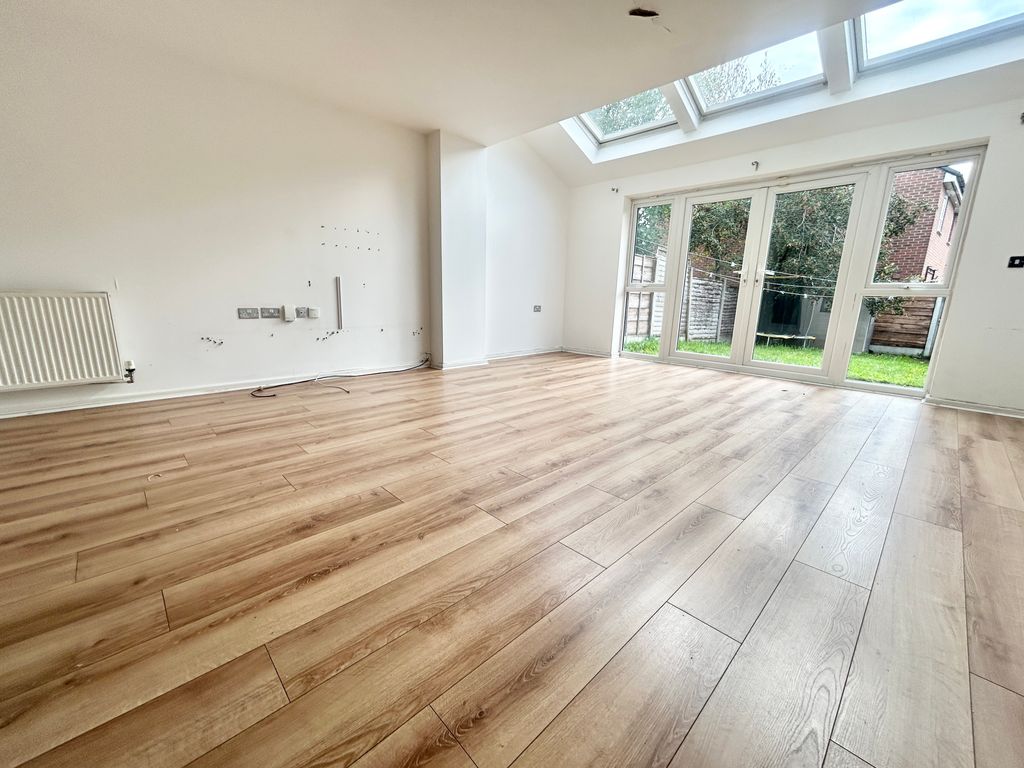 Property photo 1 of 9 Lounge