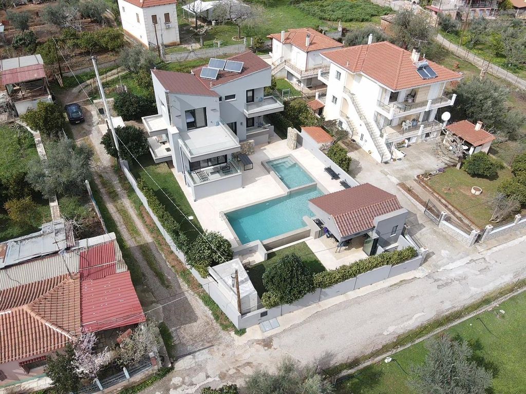 Property photo 1 of 55 Luxurious 4 Bedrooms Villa With Pool