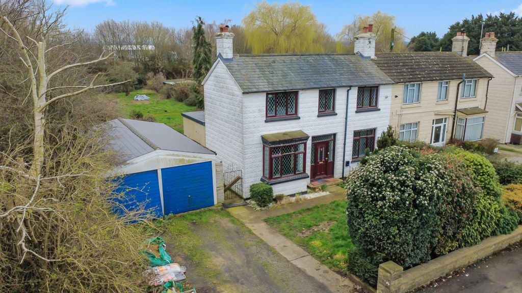 Property photo 1 of 19 Photo 11