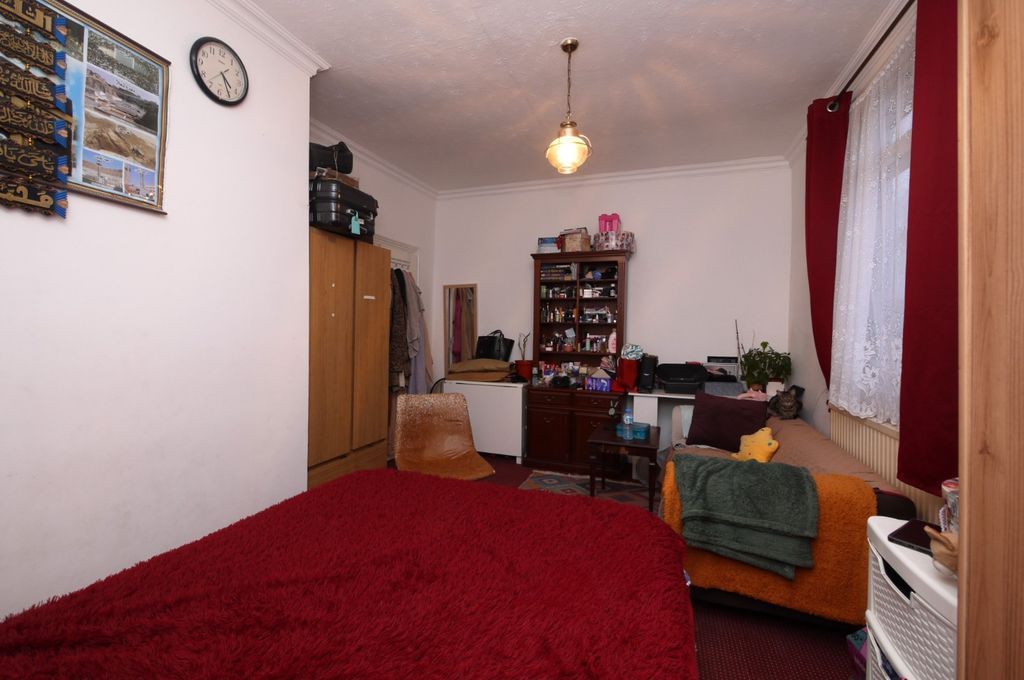 Property photo 2 of 8 4359411