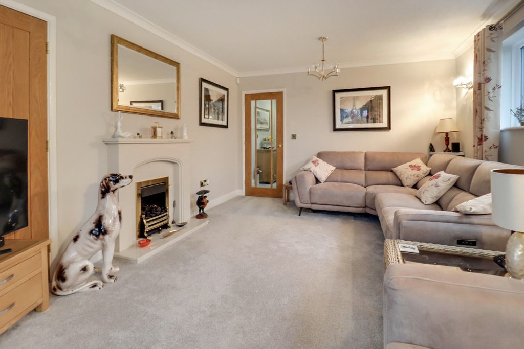 Property photo 3 of 19 Living Room