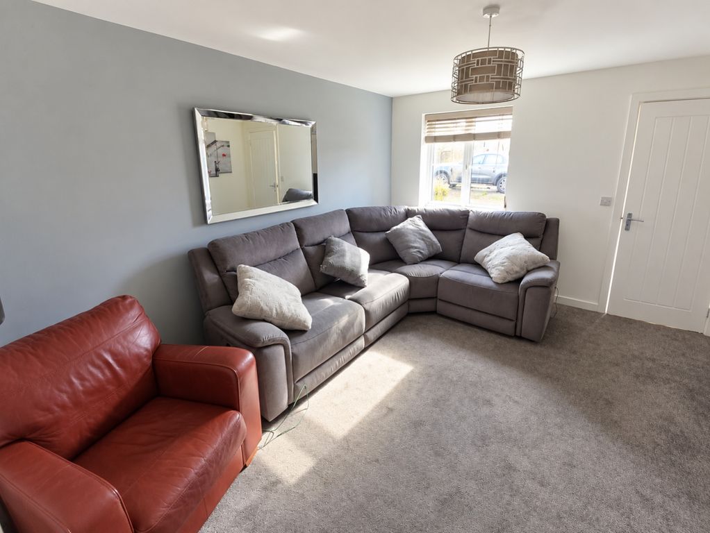 Property photo 3 of 15 Lounge