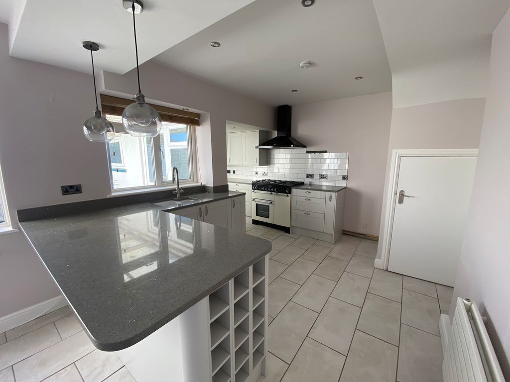 Property photo 3 of 12 Kitchen/Dining Room