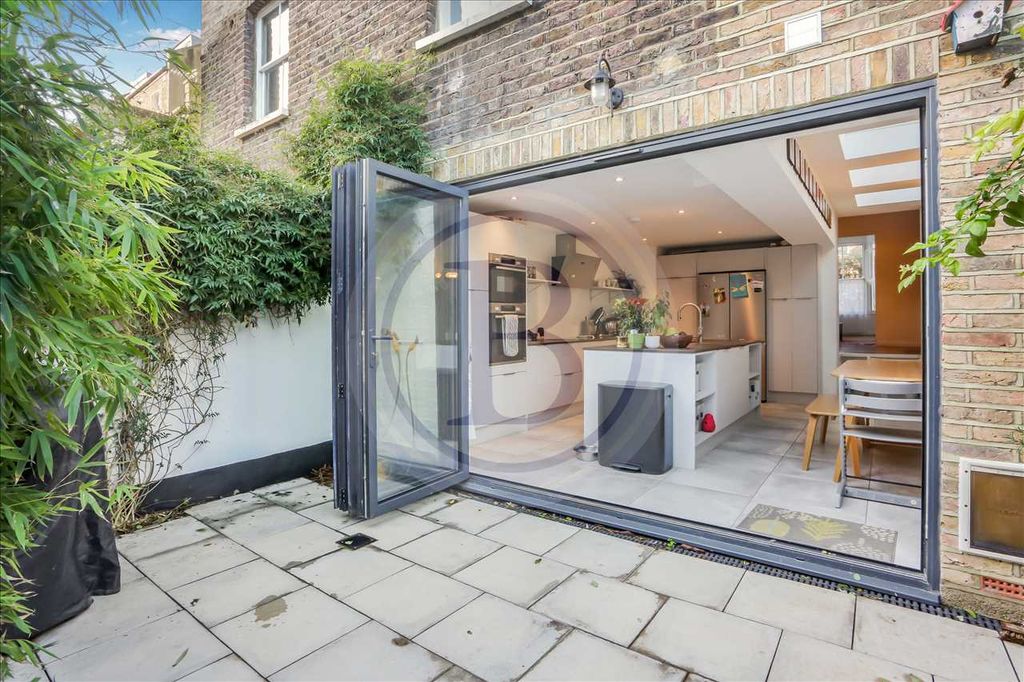 Property photo 3 of 21