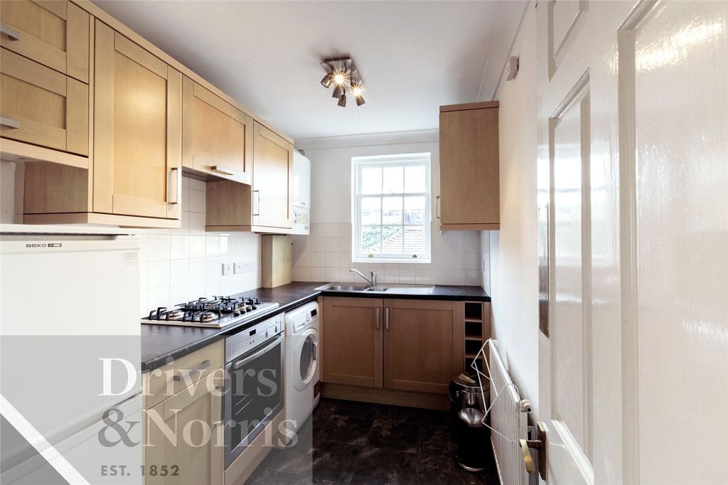 Property photo 2 of 8 Picture No. 10
