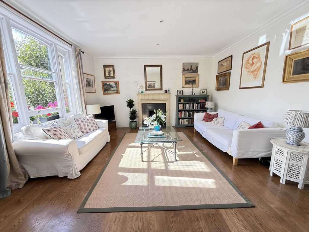 Property photo 1 of 16 Photo 9