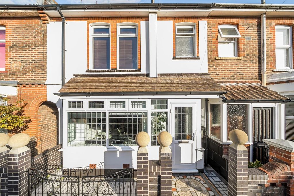 Property photo 2 of 20 1359595-17-6900F43F3Adb9.Jpg