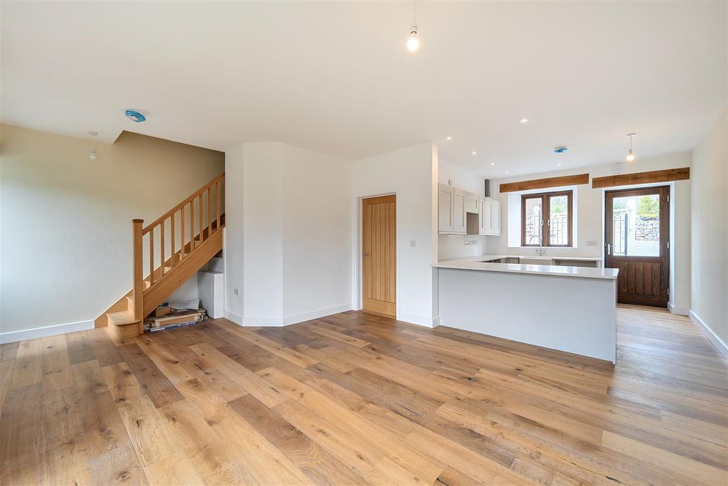 Property photo 3 of 33 1469317-16-6A22Ec2Cddba4.Jpg
