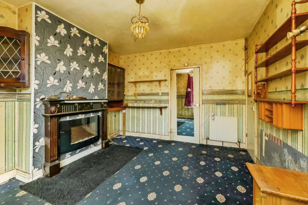 Property photo 2 of 13 Dining/Living Room