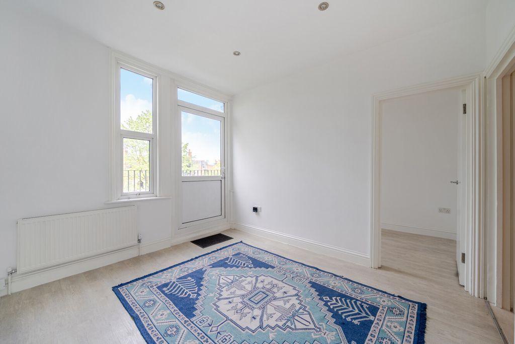 Property photo 2 of 21 1447353-11-69De3d...