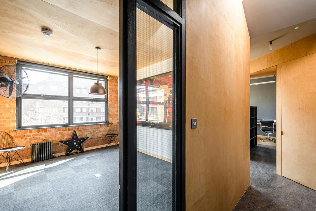 Property photo 3 of 11 London Fields Studios 1819 11.Jpg