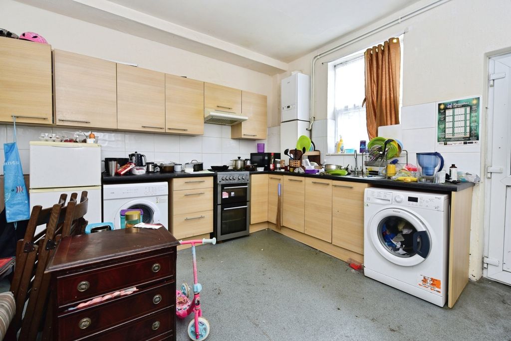 Property photo 3 of 10 Photo