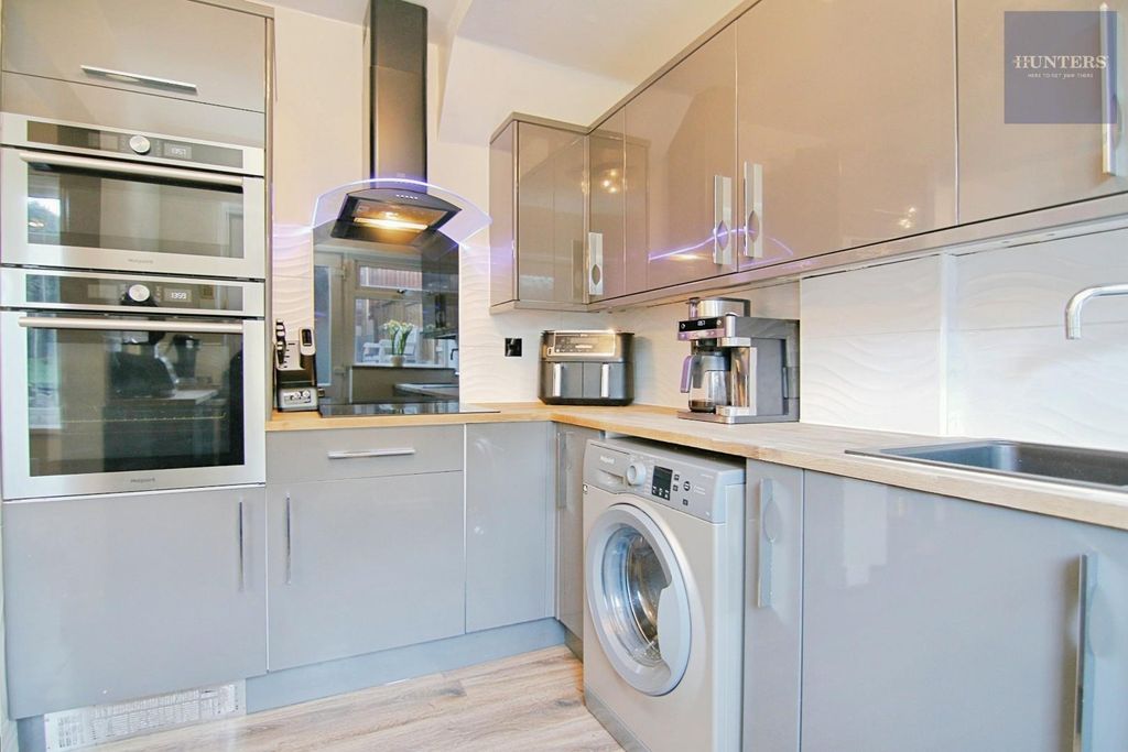 Property photo 3 of 20 Kitchen