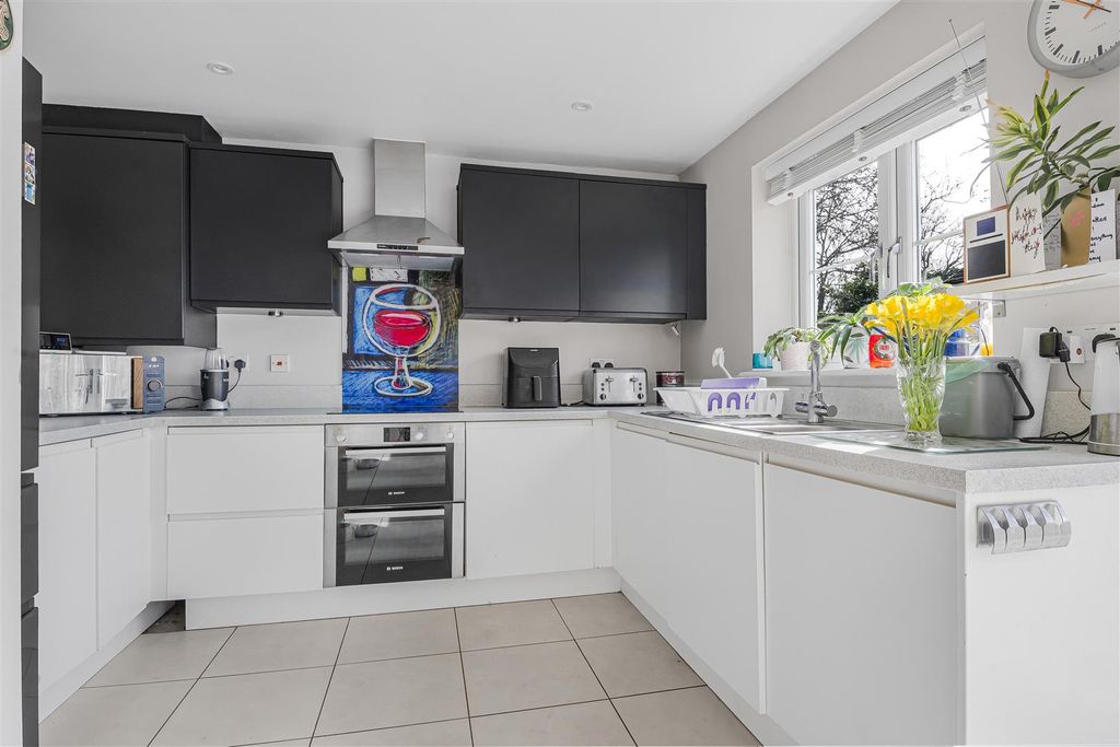 Property photo 2 of 16 16_76310.Jpg