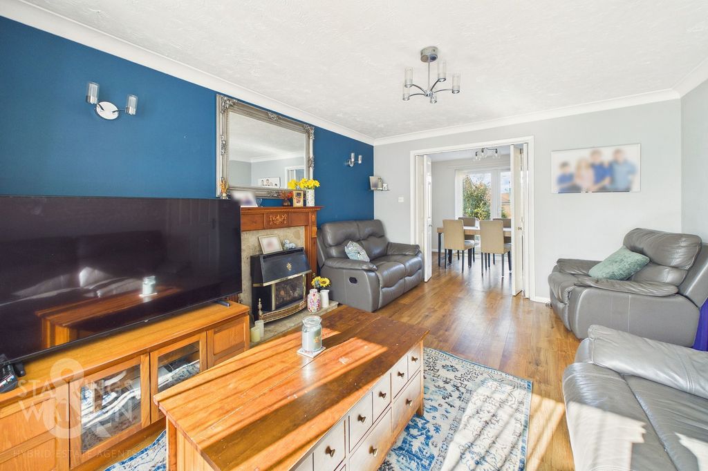 Property photo 2 of 28