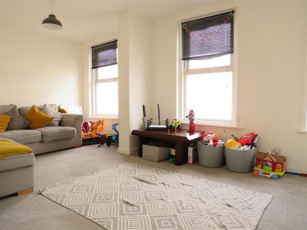 Property photo 2 of 9 Lounge (Alto Id: 195653237)