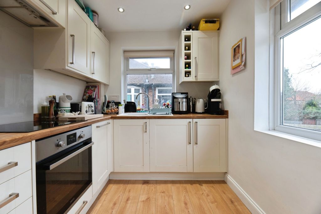 Property photo 2 of 10 Kitchen