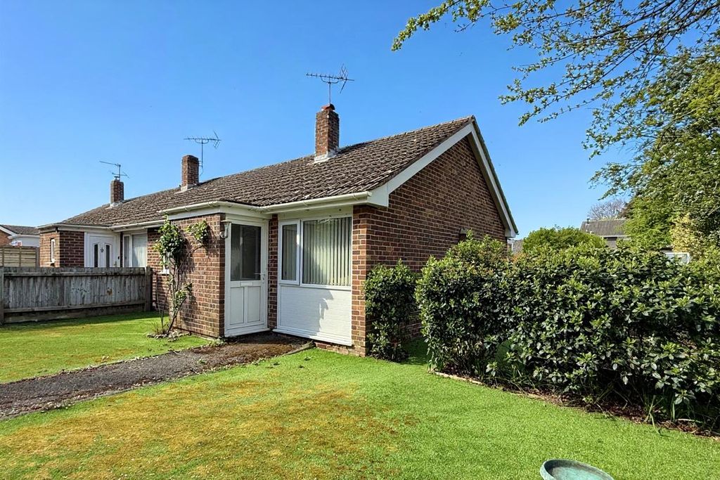 Property photo 1 of 17 50A Hightown Gardens