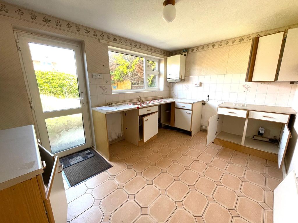 Property photo 3 of 13 Kitchen.Jpg
