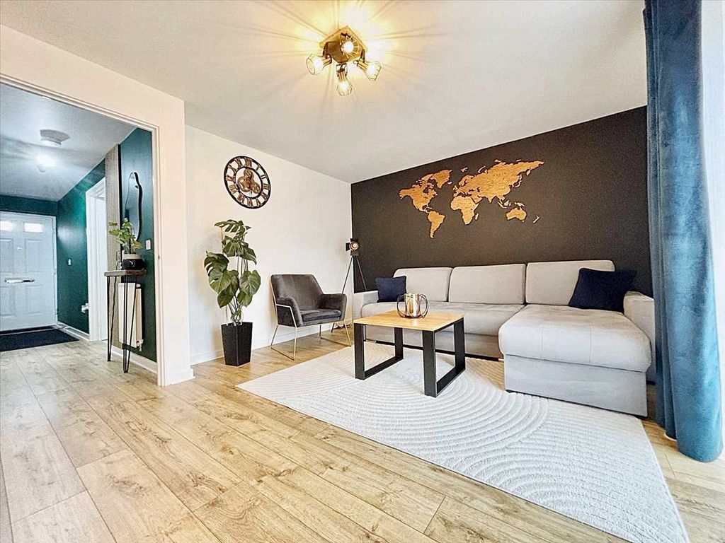 Property photo 2 of 29 Lounge