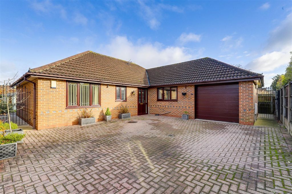 Property photo 1 of 23 858.Jpg