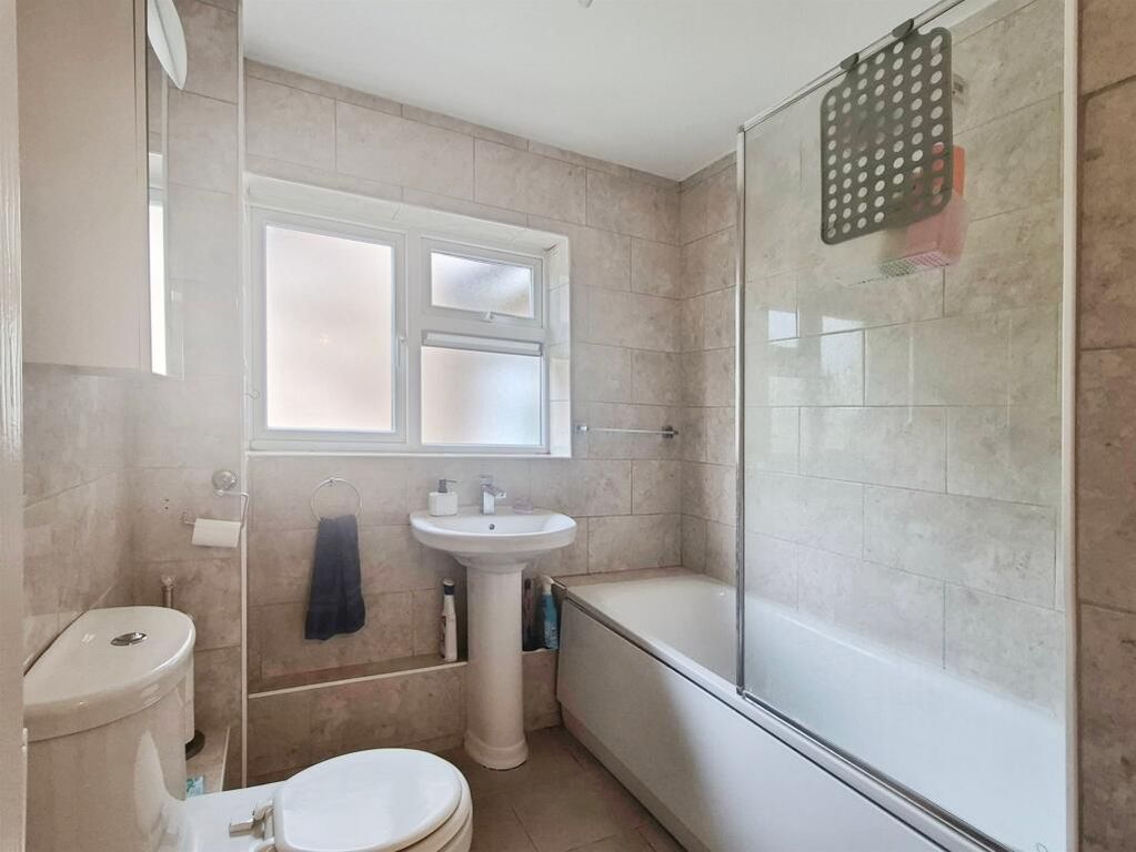 Property photo 2 of 12 Bathroom