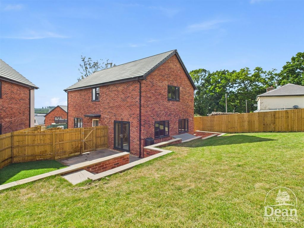 Property photo 3 of 11