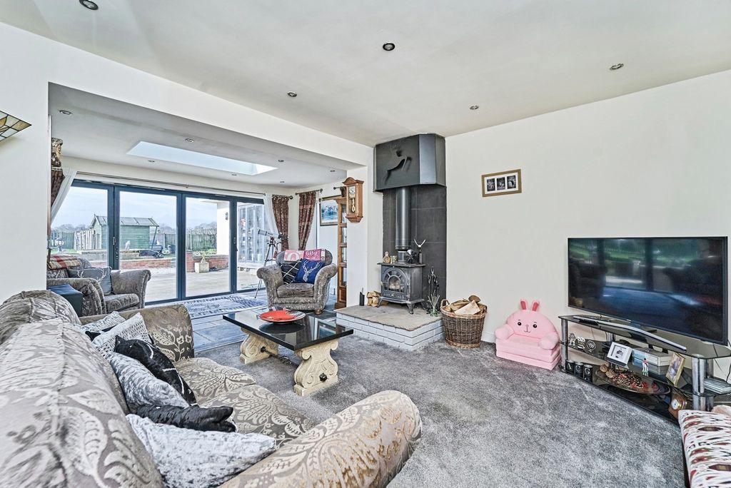 Property photo 2 of 20 Living Room