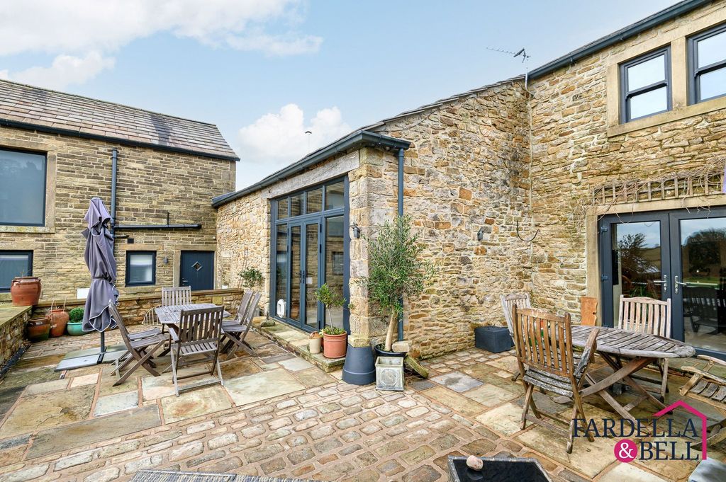 Property photo 1 of 26