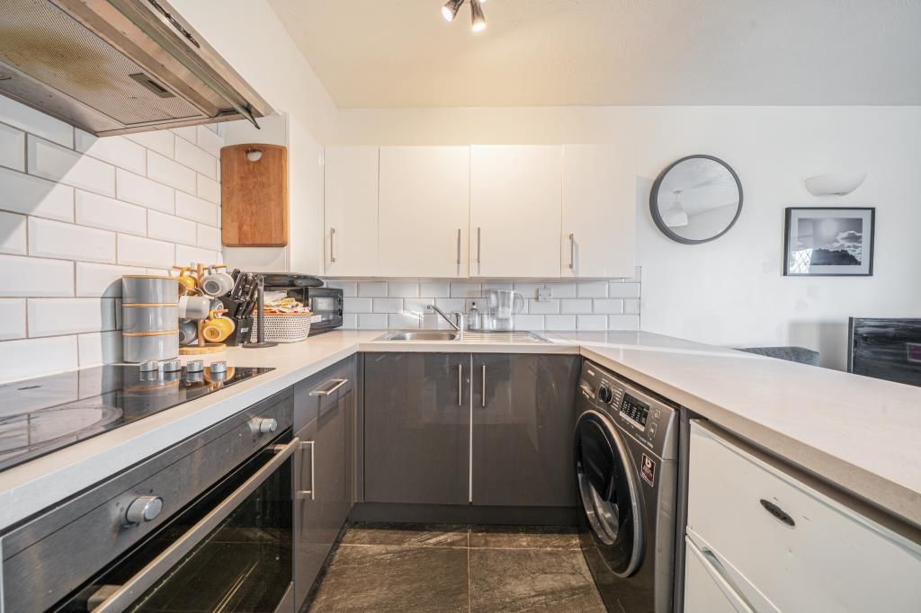 Property photo 3 of 18 Kitchen