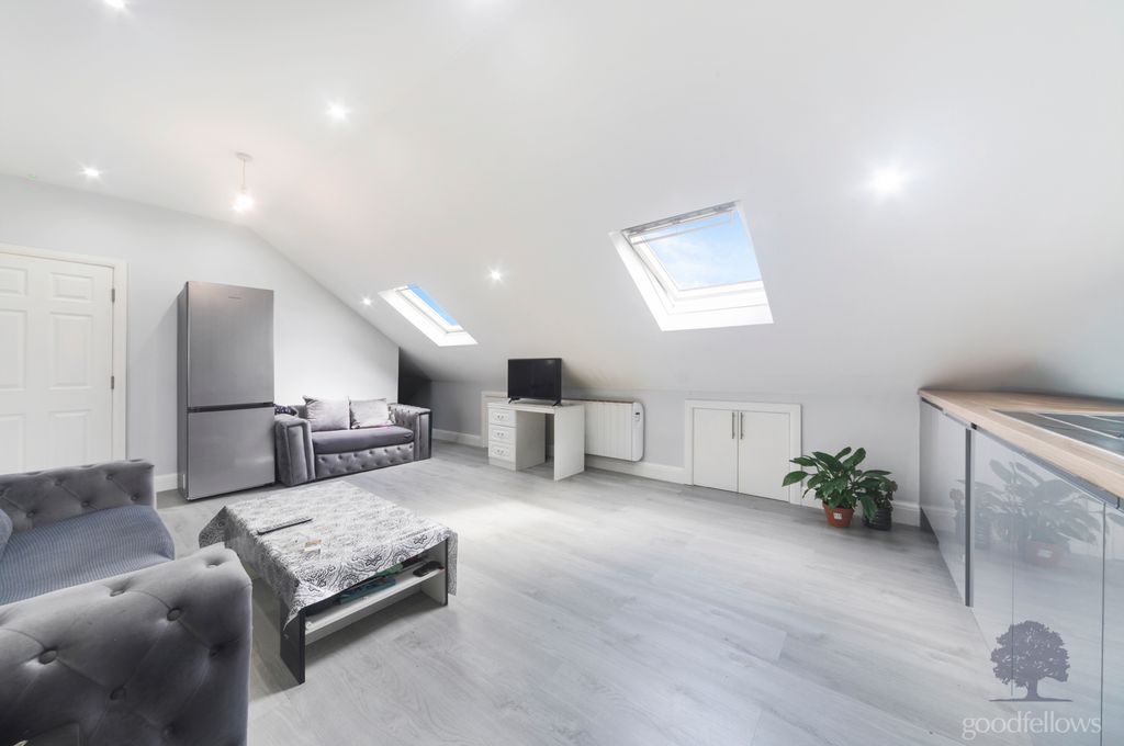 Property photo 3 of 8 Picture 3