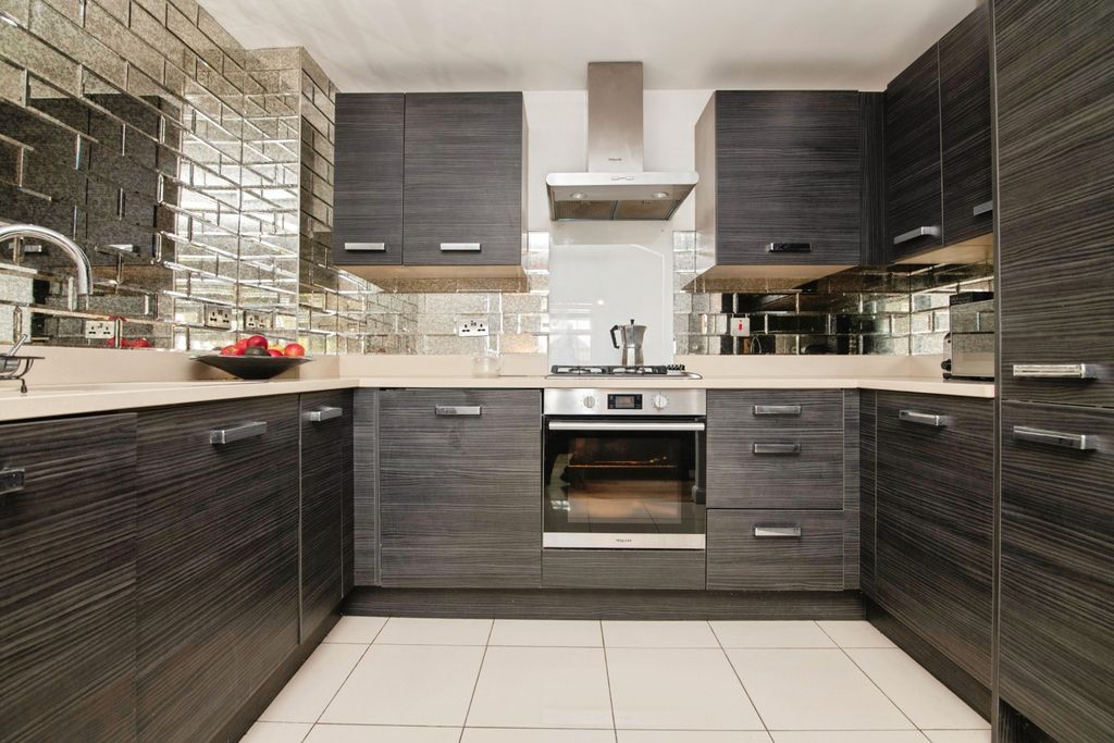 Property photo 3 of 16 Kitchen