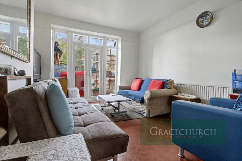 Property photo 2 of 10 Lounge