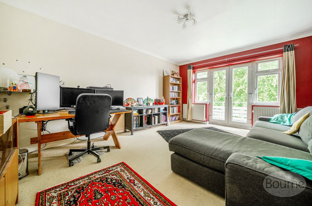 Property photo 3 of 18 8B9Edcd0-ee6A-41F...