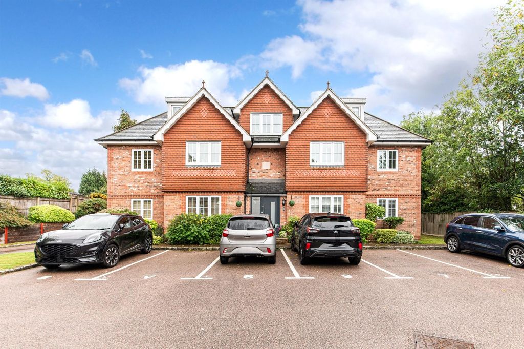 Property photo 1 of 14 Highdown Close,10 (6).Jpg