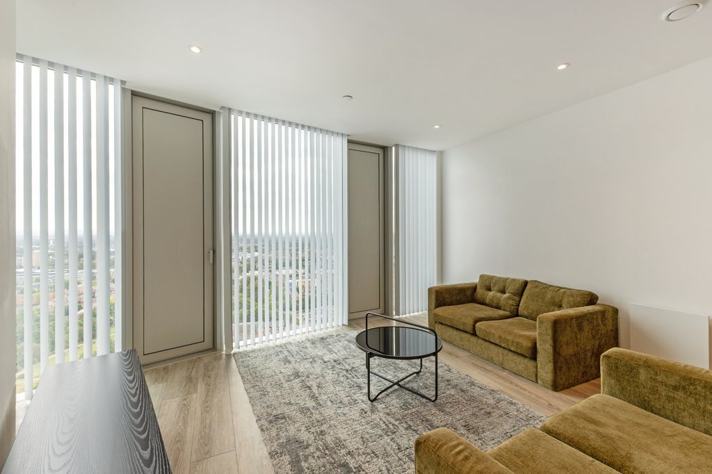 Property photo 2 of 20 Lounge