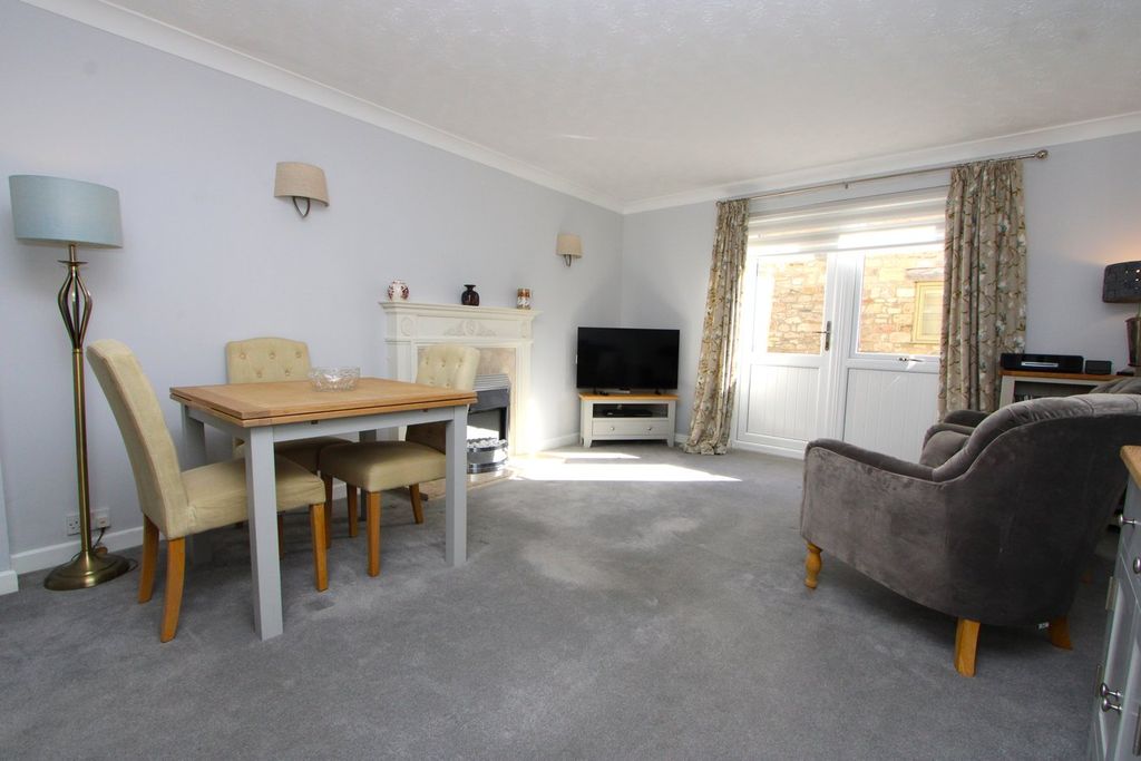 Property photo 3 of 25