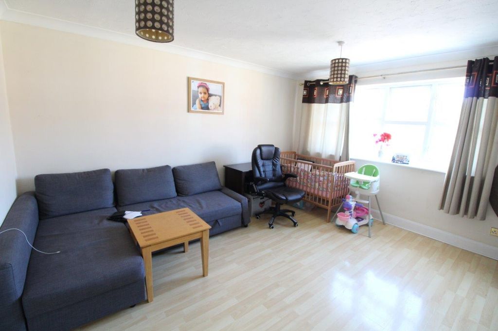 Property photo 2 of 15 P7105 (2)
