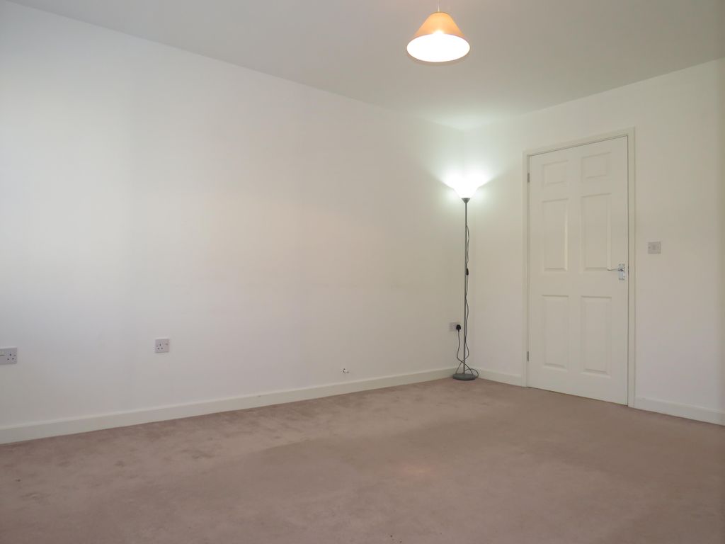 Property photo 3 of 10 Living Room