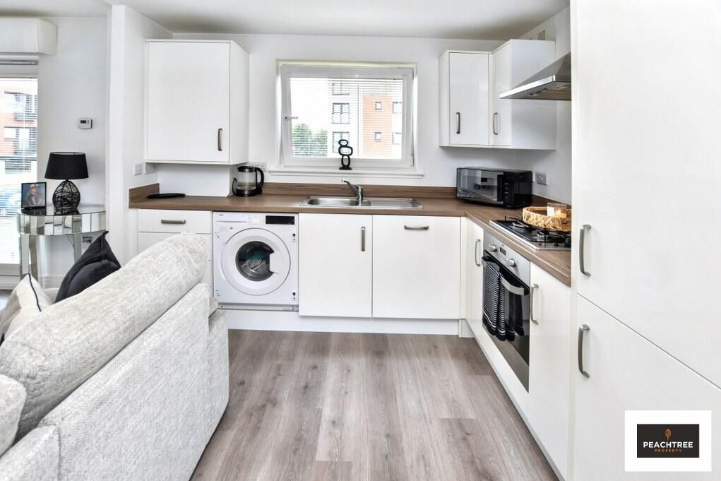 Property photo 3 of 17 Kitchen