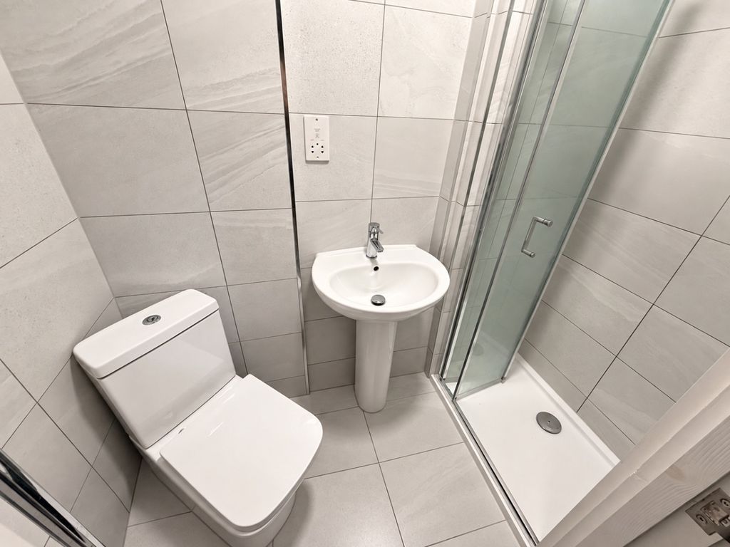 Property photo 3 of 4 5548212