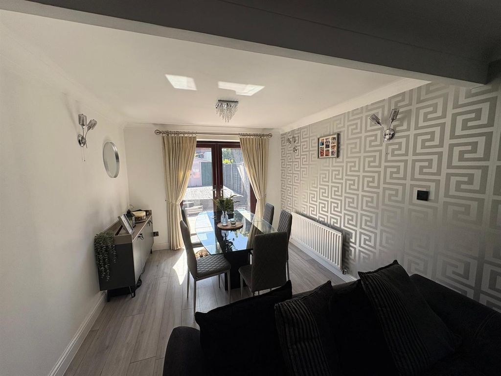 Property photo 3 of 17 Lounge Dining Area.Jpeg