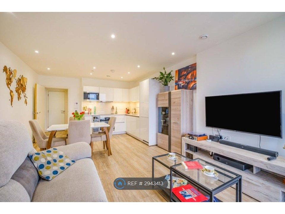 Property photo 1 of 17 Living Space