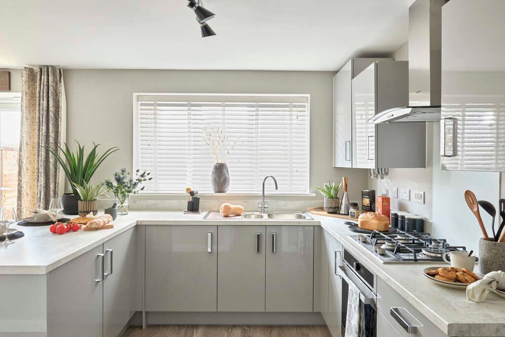 Property photo 2 of 11 Bovis Witney Cypress1167