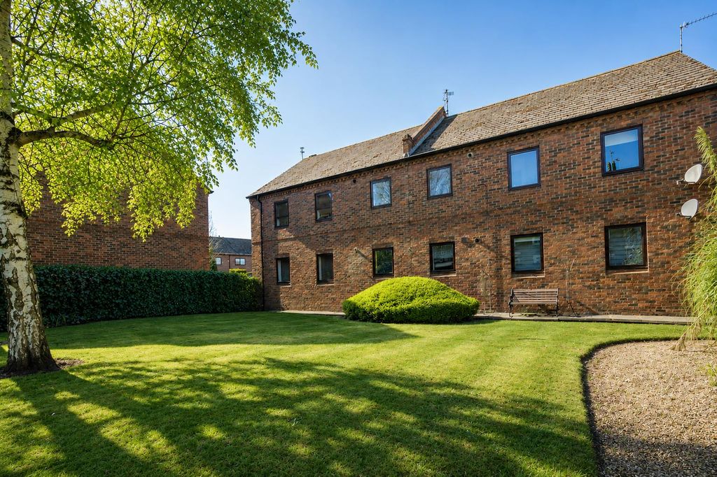 Property photo 1 of 10 External