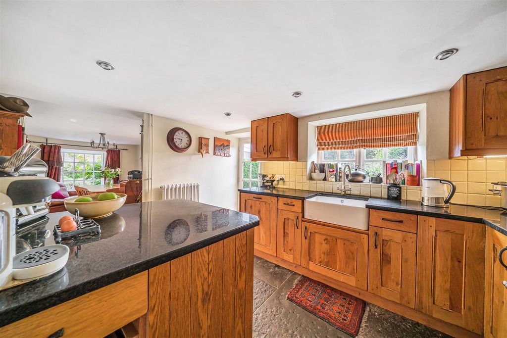 Property photo 3 of 23 Kitchen