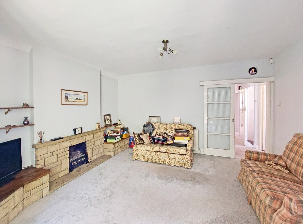Property photo 3 of 17 5295723